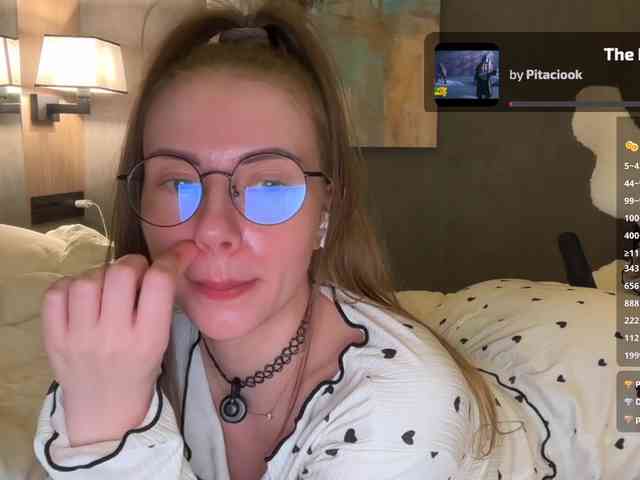 VikkiExtraCheese webcam