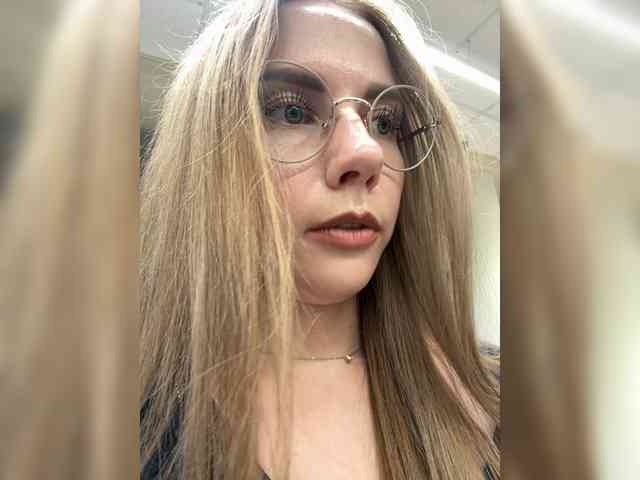 Модель: VikkiExtraCheese