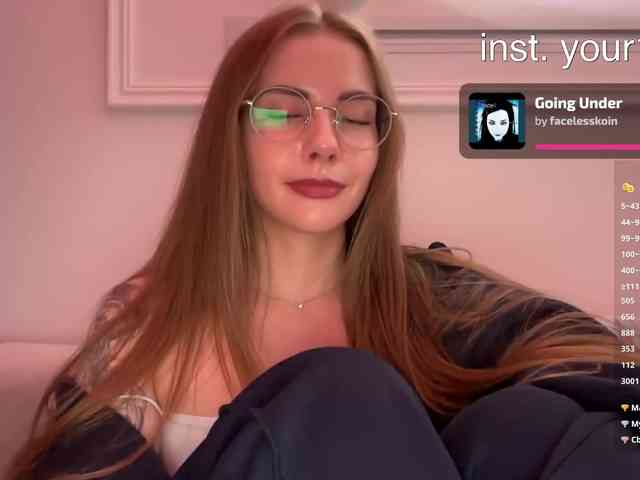 -VikkiL0vesChees... Live Webcam on BongaCams