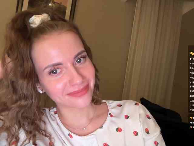 VikkiExtraCheese webcam