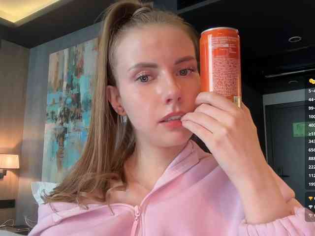 VikkiExtraCheese webcam