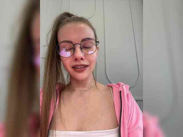 VikkiExtraCheese webcam