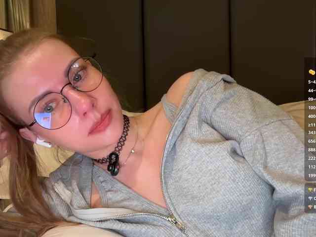 VikkiExtraCheese webcam