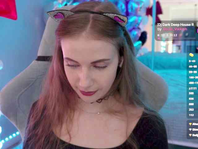 -VikkiL0vesChees... Live Webcam on BongaCams