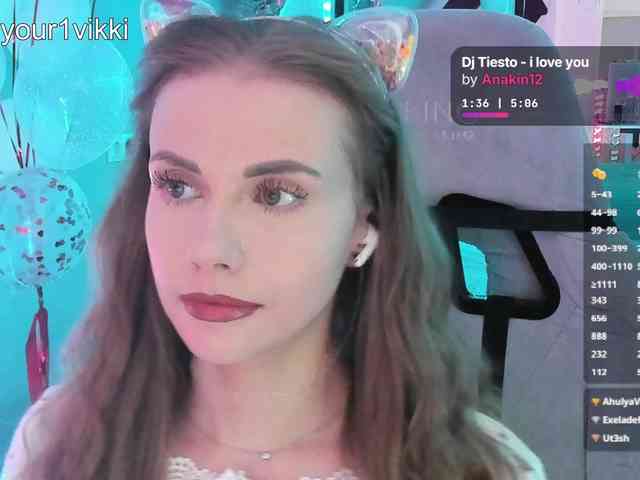 Модель: VikkiExtraCheese