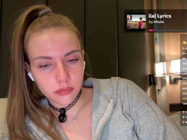 VikkiExtraCheese webcam