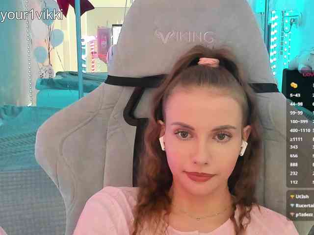Model: VikkiExtraCheese