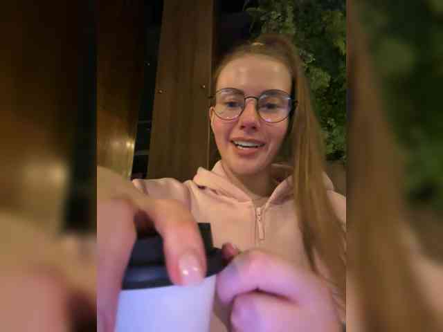 VikkiExtraCheese webcam