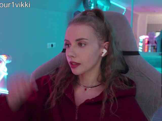 Модель: VikkiExtraCheese