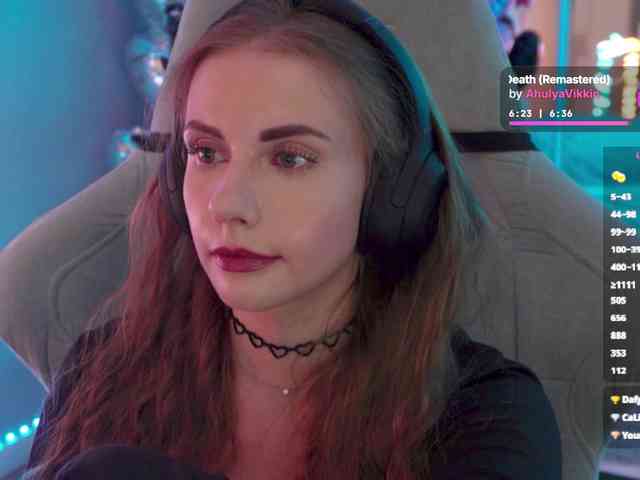 Модель: VikkiExtraCheese