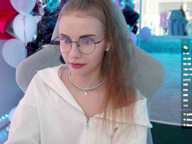 Модель: VikkiExtraCheese