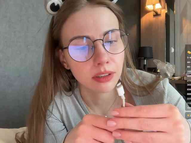 -VikkiL0vesChees... Live Webcam on BongaCams