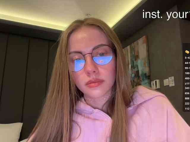 Модель: VikkiExtraCheese