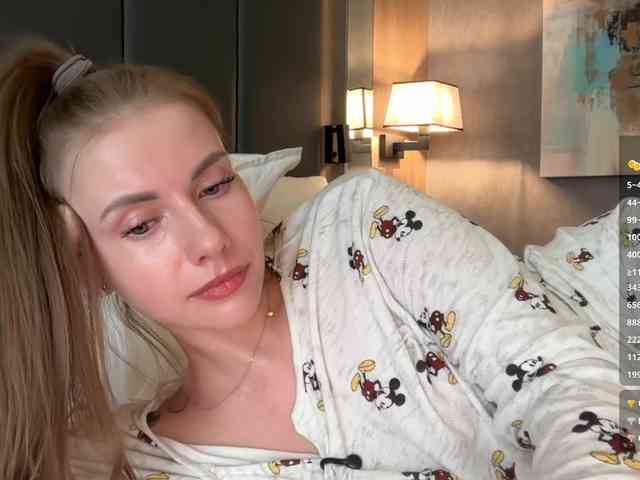 VikkiExtraCheese webcam