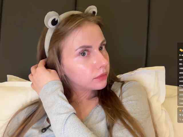 VikkiExtraCheese webcam