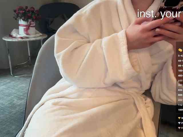 Model: VikkiExtraCheese