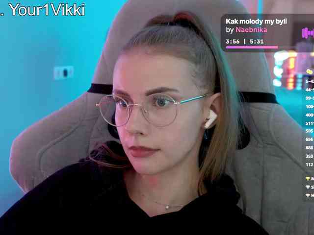 Model: VikkiExtraCheese