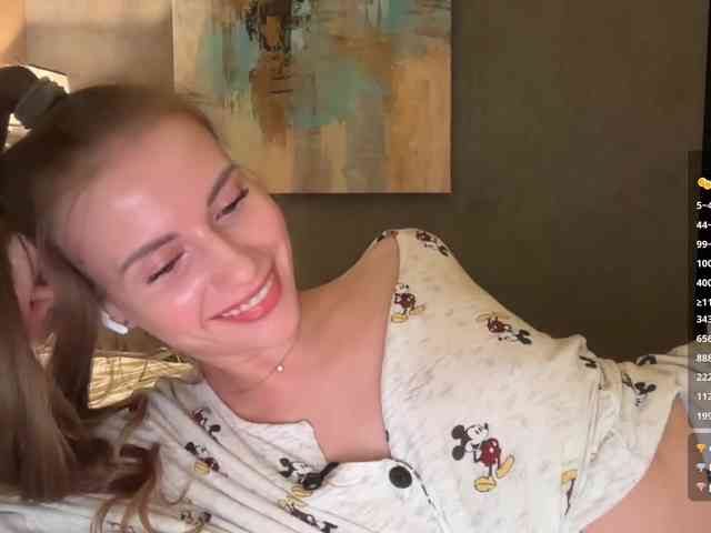 VikkiExtraCheese webcam