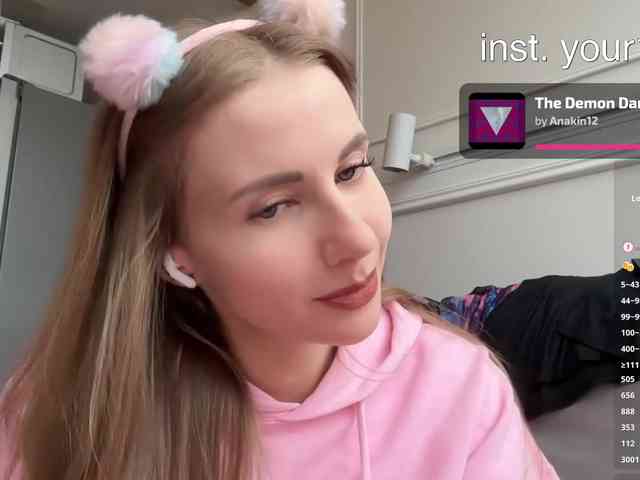 -VikkiL0vesCheese- Sex Cam Show