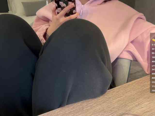 VikkiExtraCheese webcam