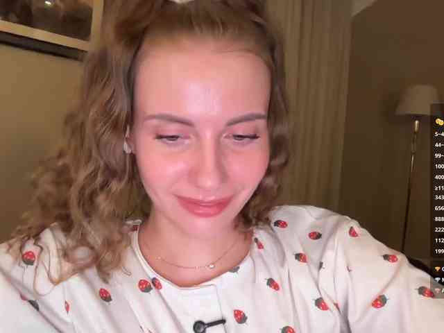 VikkiExtraCheese webcam