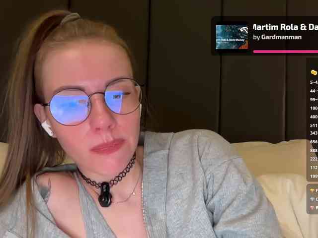 VikkiExtraCheese webcam