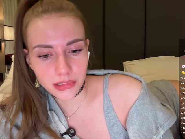 VikkiExtraCheese webcam