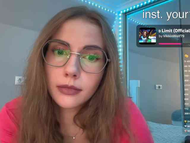 VikkiExtraCheese webcam