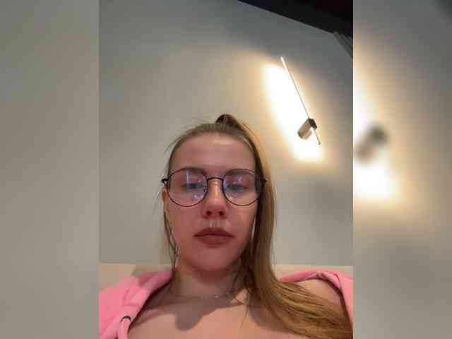 VikkiExtraCheese webcam