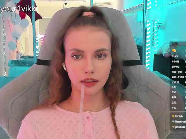 Модель: VikkiExtraCheese