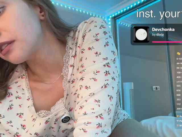 VikkiExtraCheese webcam