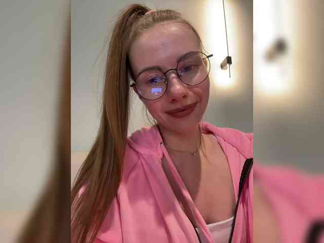 Model: VikkiExtraCheese