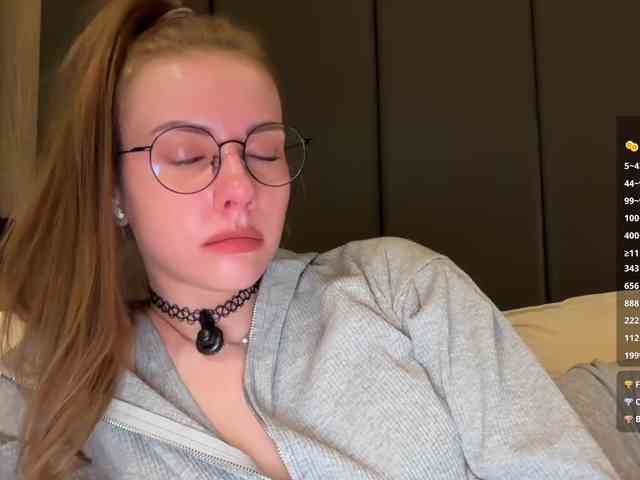 VikkiExtraCheese webcam