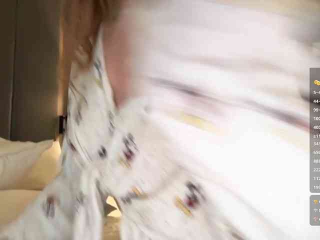 VikkiExtraCheese webcam