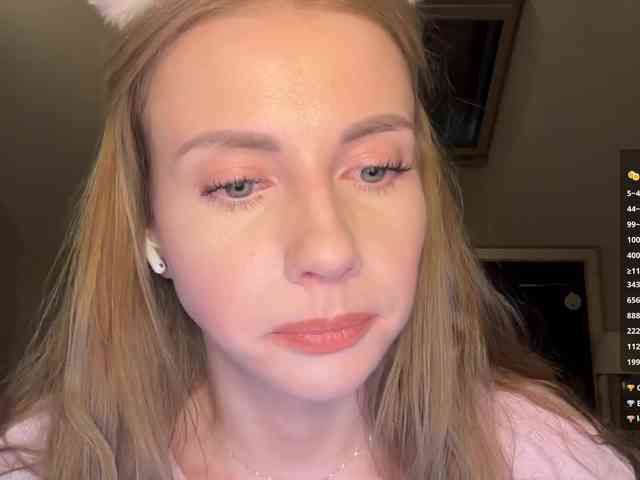 VikkiExtraCheese webcam