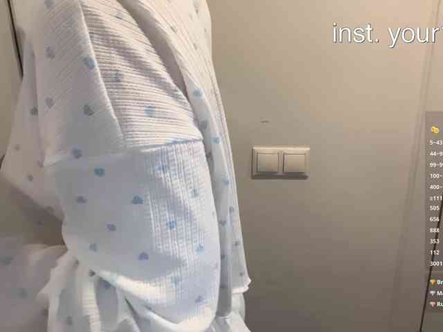 Vikkiextracheese's cam show statistics and live stream