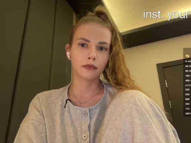 Vikkiextracheese's cam show statistics and live stream