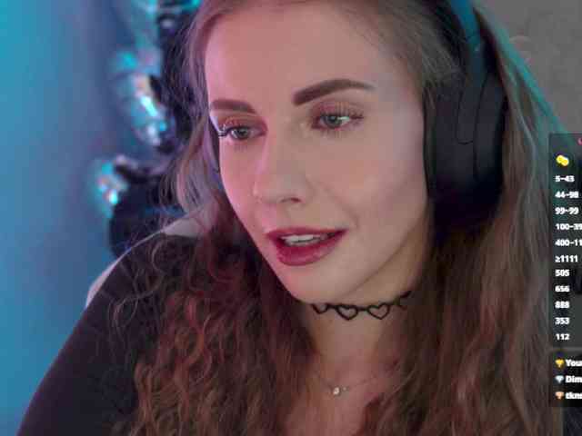 -VikkiL0vesChees... Live Webcam on BongaCams