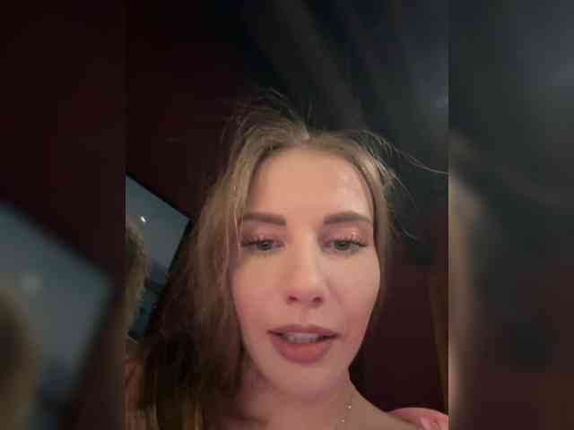 Модель: VikkiExtraCheese
