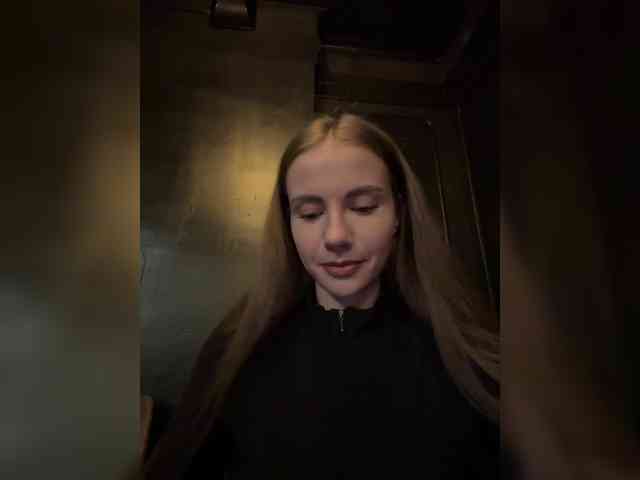 VikkiExtraCheese webcam