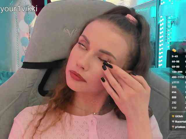 Модель: VikkiExtraCheese