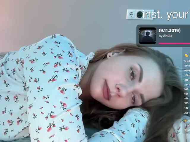VikkiExtraCheese webcam