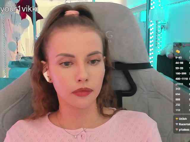 Модель: VikkiExtraCheese