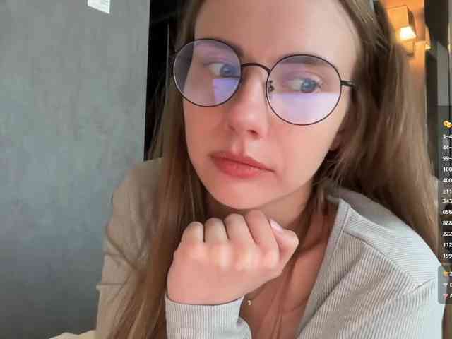 porno webcam -VikkiL0vesCheese-