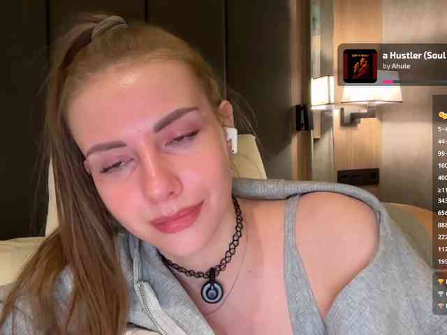 VikkiExtraCheese webcam