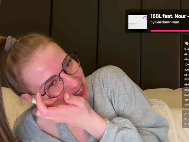 VikkiExtraCheese webcam