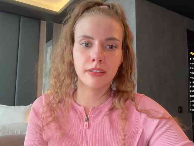 VikkiExtraCheese webcam