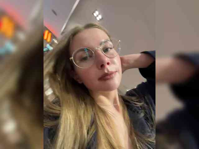 -VikkiL0vesChees... Live Webcam on BongaCams
