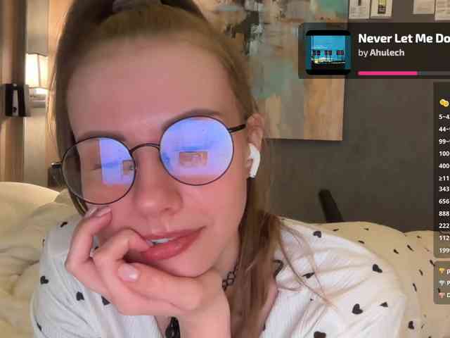 VikkiExtraCheese webcam