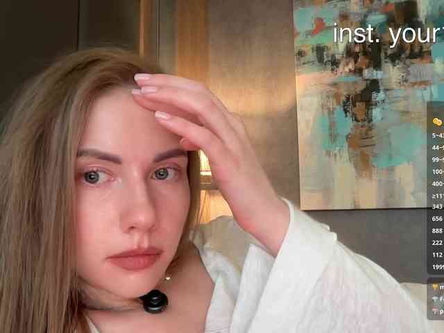 Model: VikkiExtraCheese